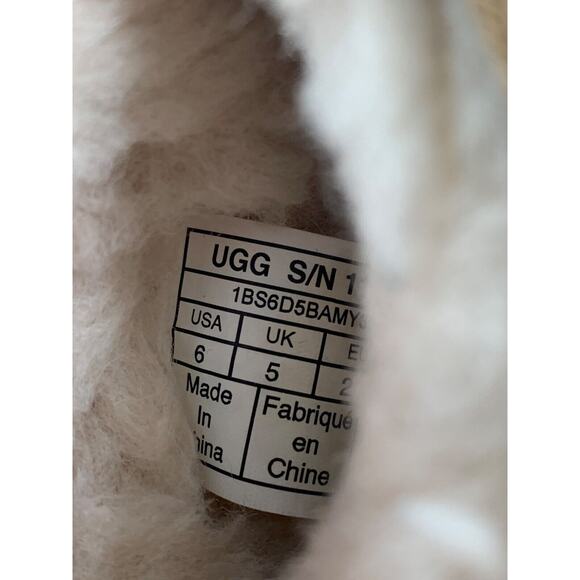 UGG Kids Classic Short Sparkle Boots Multicolor Logo Shearling Lined Tan Size 6 - Picture 9 of 9